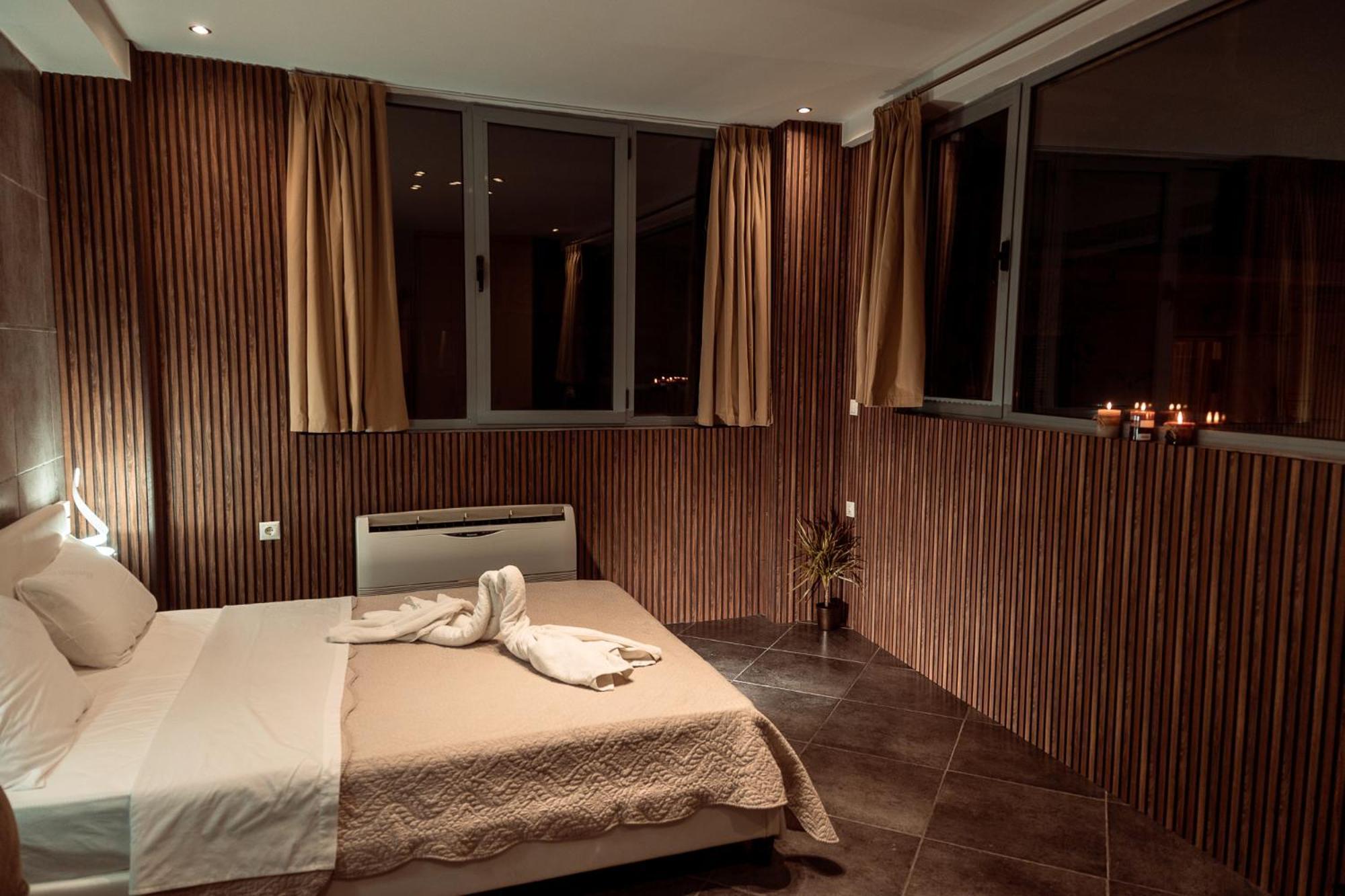 Parthenon Portrait Apartments Athena Bagian luar foto