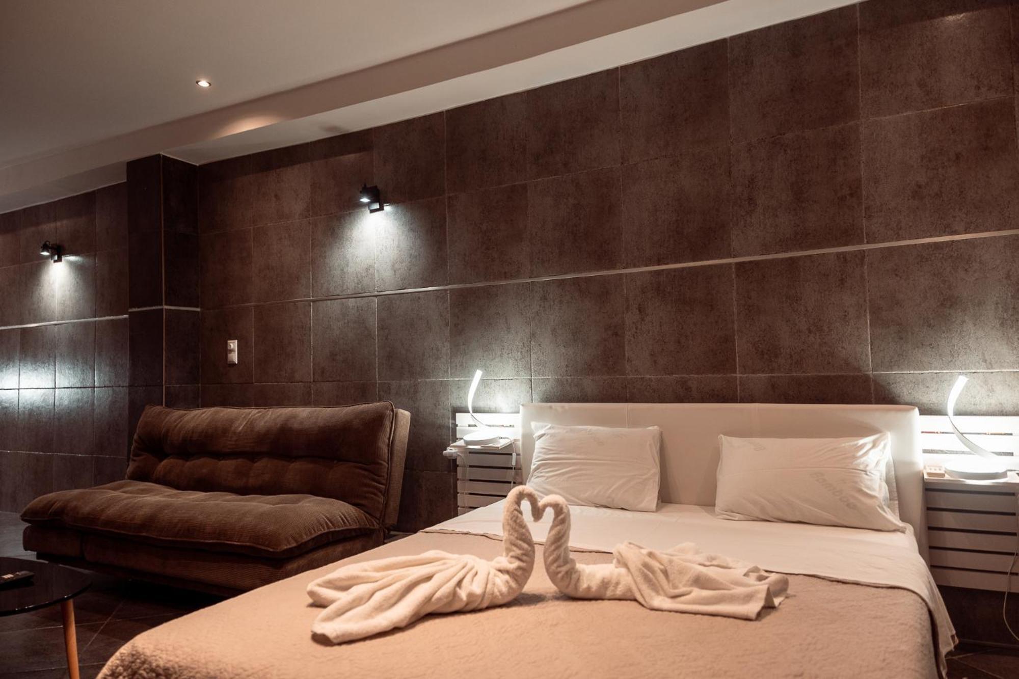Parthenon Portrait Apartments Athena Bagian luar foto