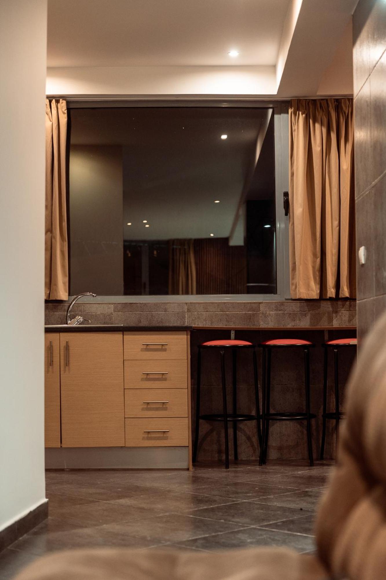 Parthenon Portrait Apartments Athena Bagian luar foto